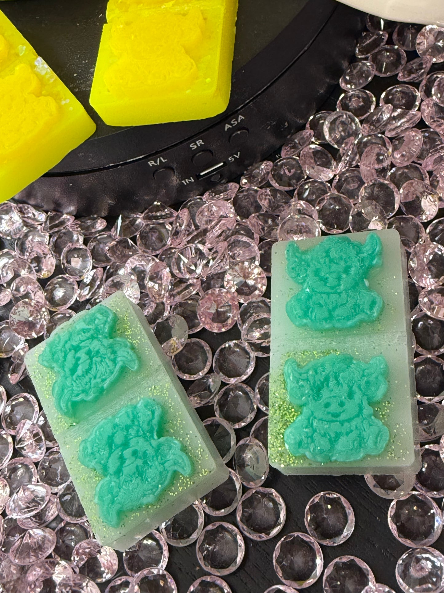 Lemon Sherbet & Lime Sherbet - Mini Highland Cow Luxury Wax Melt Snaps