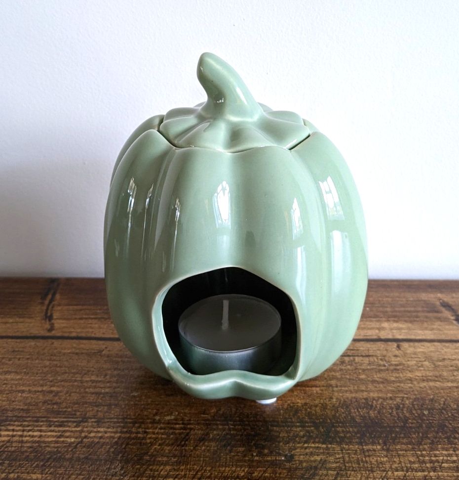 HALLOWEEN / AUTUMN Pumpkin Oil Burner/Wax Melter - Green