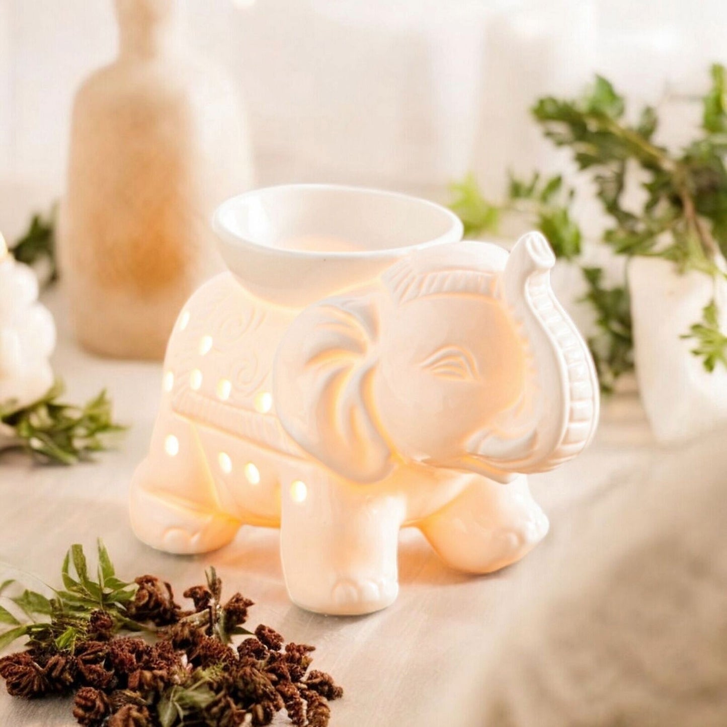 Tandy Elephant - Oil Burner/Wax Melter - White