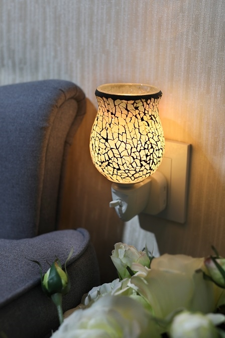 Coloured Glass Mosaic Light Up PLUG IN Electric Oil Burner - White Mosaic