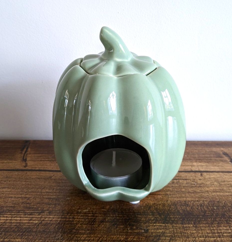 HALLOWEEN / AUTUMN  Pumpkin Oil Burner/Wax Melter - Green