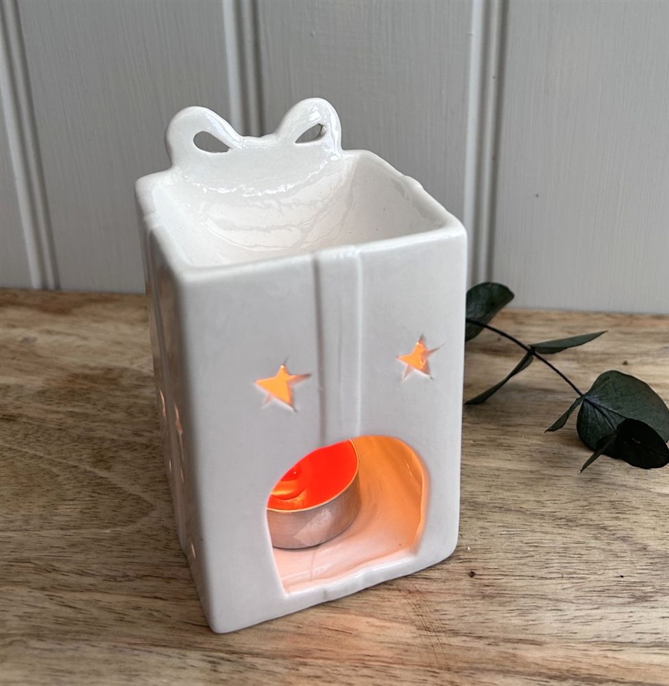 CHRISTMAS Tall Present & Bow Oil Burner/Wax Melter