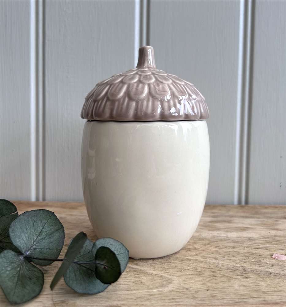 CHRISTMAS Acorn Oil Burner/Wax Melter - White & Taupe